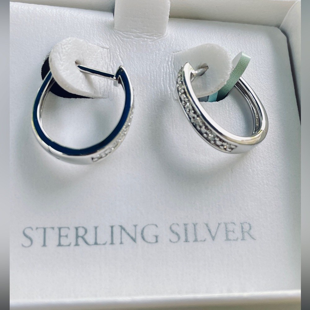🥰 1/10 ct. t.w. Lab Grown Diamond Hoop Earrings in Sterling Silver. NWB - Picture 5 of 5